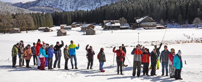 Sportlich motiviert und bestens gelaunt genossen die TeilnehmerInnen den Schneesporttag in der Blaa-Alm.