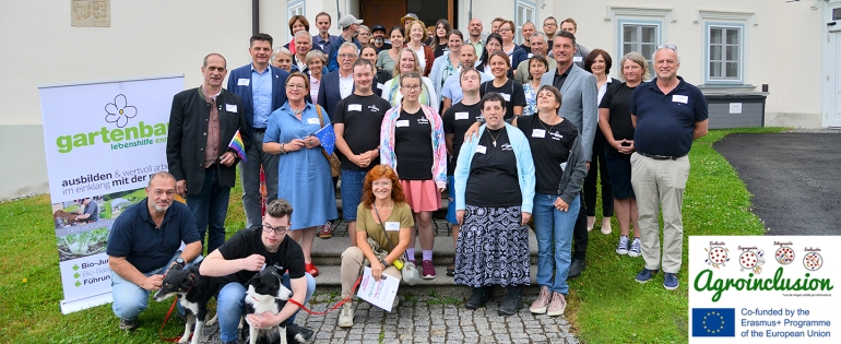 Die TeilnehmerInnen beim Final Meeting vor dem Schloss Gumpenstein.