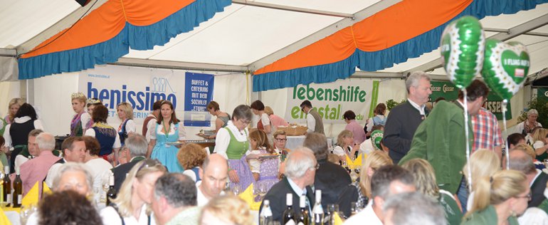 Viele Gäste, viele gute Speisen, gute Stimmung und viel Freude beim Narzissenfest-VIP-Catering 2015