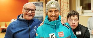 Fitness- und Motivationscoach Herbert Pichler und sein Co-Trainer Lukas Duhs trafen Marcel Hirscher bei der Startnummernverlosung zum Nightrace 2017 in Schladming.