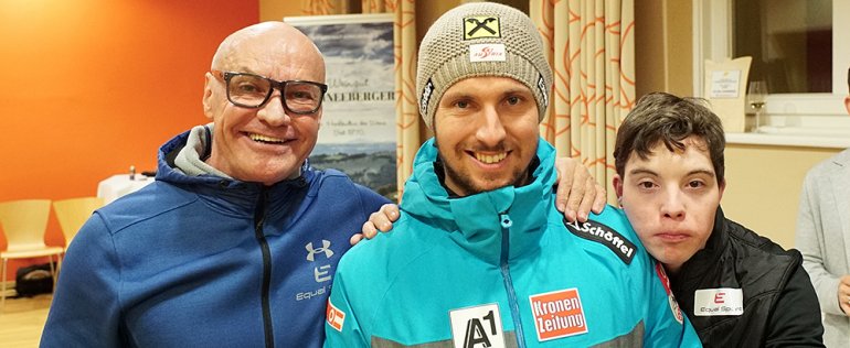 Fitness- und Motivationscoach Herbert Pichler und sein Co-Trainer Lukas Duhs trafen Marcel Hirscher bei der Startnummernverlosung zum Nightrace 2017 in Schladming.